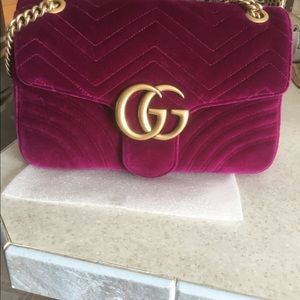 💕NEW GUCCI GG MARMONT FUCHSIA VELVET SHOULDER BAG💕
